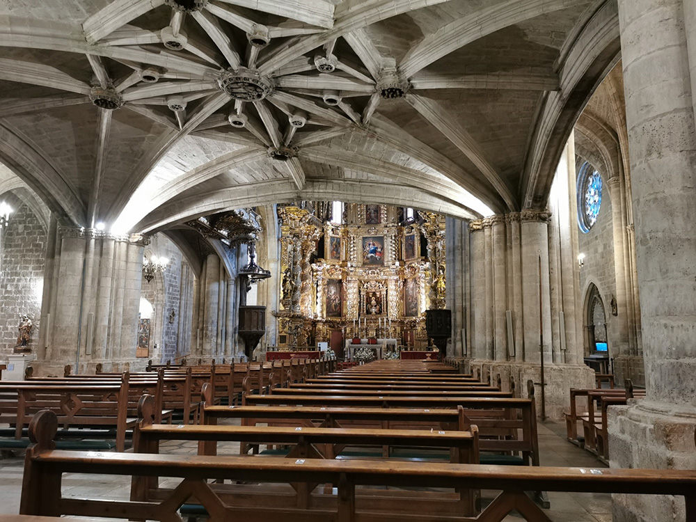 interior de la basílica de morella